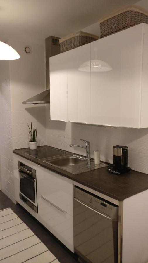 4 Km To The Jyvaeskylae City Center Afoot, Cute Apartment With Free Parking Esterno foto